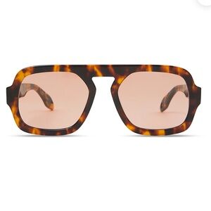 NWT Elisa Johnson Sunglasses